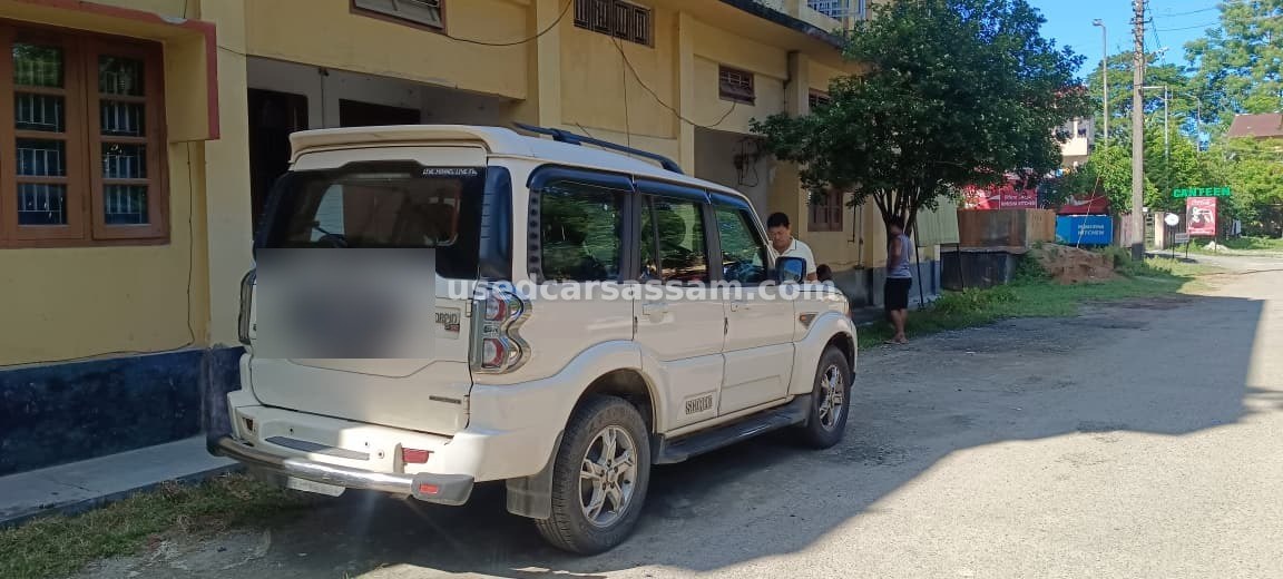 2017 Mahindra Scorpio S10 — photo